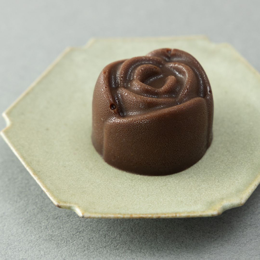 薔薇かさね －ショコラ羊かんと和菓子細工－