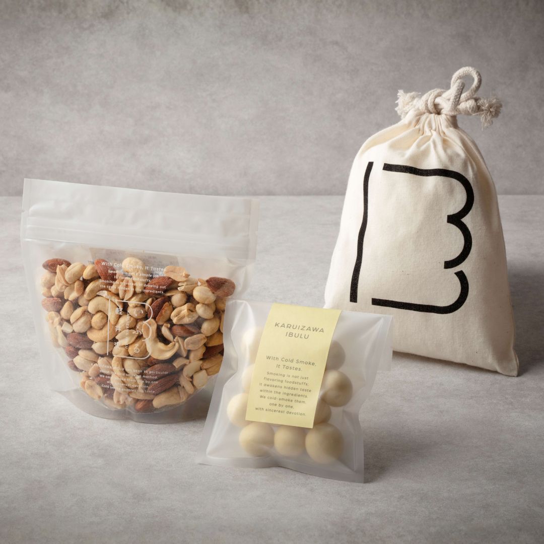 燻製ナッツチョコレート(マカダミアホワイト＆燻製ナッツ・オリジナル巾着入り)
